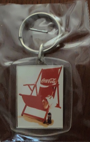93244-1 € 2,00 coca cola sleutelhanger strandstoel.jpeg